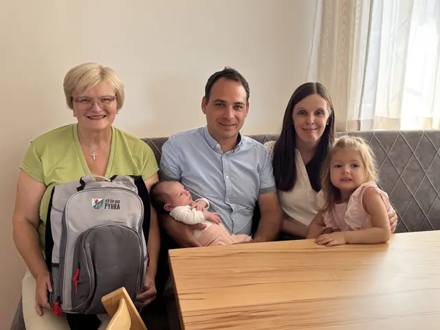 Vizebürgermeisterin Erika Zeh, Martin Deix mit Tochter Marie, Petra Deix und Tochter Hannah (v.l.). | Foto: Marktgemeinde Pyhra