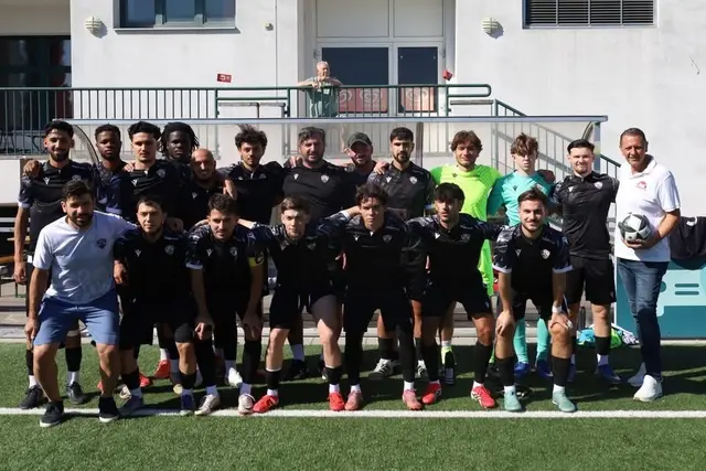 Der SC Ostbahn XI sicherte sich den ungeschlagen den Turniersieg.  | Foto: BV 11