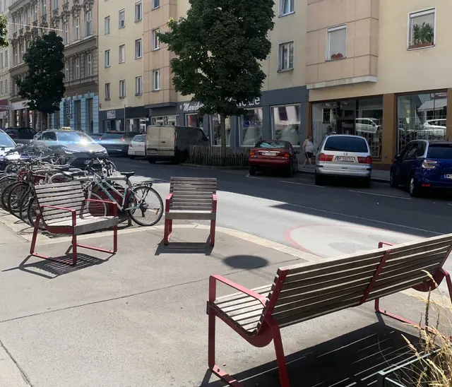 Auf der Wieden sitzt es sich fein – aber die heißen Tage haben gezeigt, dass wertvoller Schatten oft fehlt. | Foto: Links/Pokorski