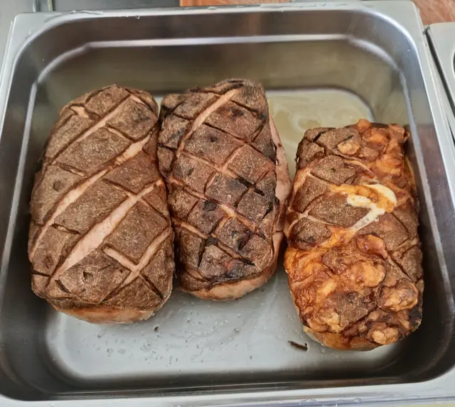 Leberkäse in drei Variationen: klassisch, mit Chill und mit Käse. | Foto: HBLW Ried