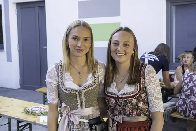 Waren beim Hoffest in Altenburg dabei: Nina Kainz und Melanie Steiner. | Foto: MARIO HOFMANN