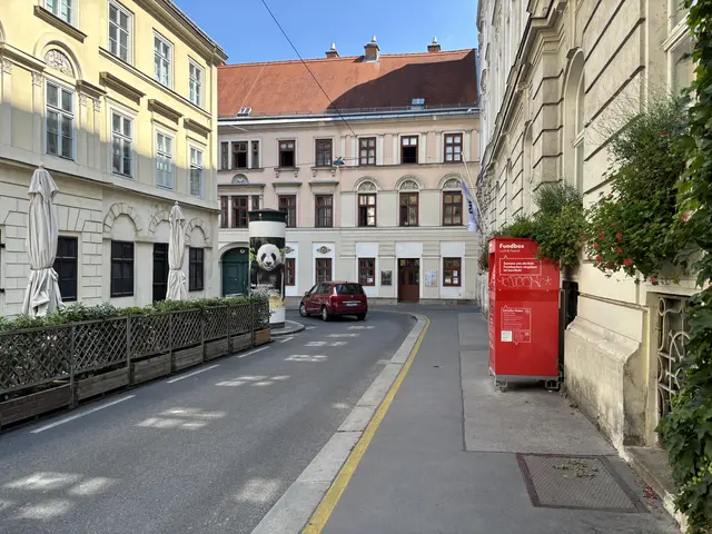 Rund um die Kurve in der Hermanngasse spielt sich das Großstadtleben auf engstem Raum ab. | Foto: Mathias Kautzky/MeinBezirk