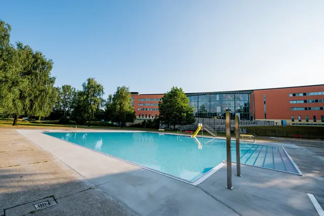 Auch im Kinderbad in der Wimhölzelstraße können Kinder gratis schwimmen gehen. | Foto: Linz AG/Fotokerschi