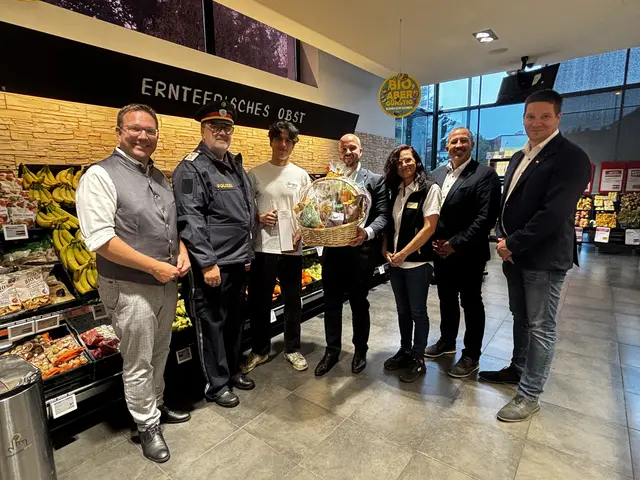 Bürgermeister Christian Haberhauer, Chefinspektor Oliver Zechmeister, Muhammed Said-Cabuk, Florian Fröch (Billa Bertriebsmanager) , Peter Kaderabek (Billa, Teamleitung, Security Manager - Unternehmenssicherheit) und Thomas Pürstinger (Billa, Specialist Security Manager Österreich - Unternehmenssicherheit). | Foto: Dietl-Schuller