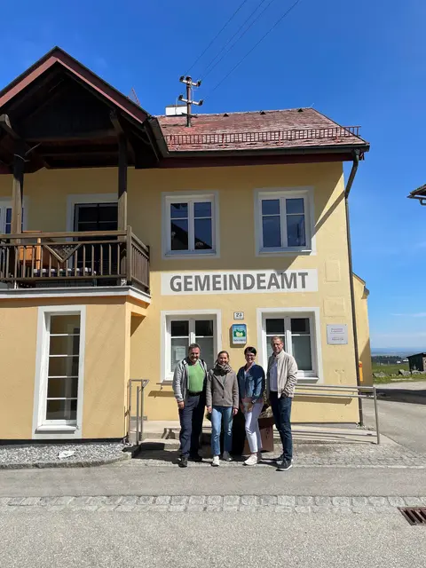 Energieberater Franz Strasser, Stephanie Steinböck (KEM-Managerin Inn-Hausruck), Melanie Pumberger (Amtsleiterin Geiersberg) und Bürgermeister Friedrich Hosner.
 | Foto: KEM Inn-Hausruck: 