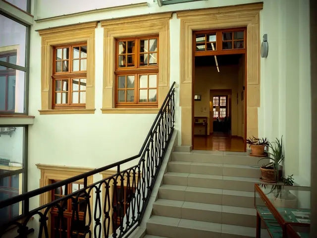 68-Jähriger im Stiegenhaus attackiert und beraubt (Symbolbild) | Foto: pexels / SHOX ART