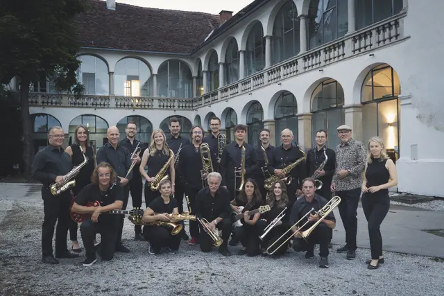 Im Schlosshof gibt es am Samstag "Big-Band-Sounds" zu hören. | Foto: Berharnd Bergmann