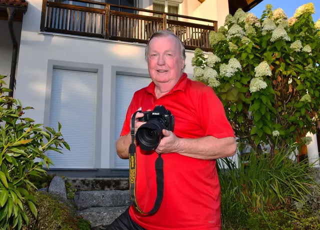 So kennt man ihn: Rudolf Dornik, ausgerüstet mit der Kamera. | Foto: Karl Buchmayr
