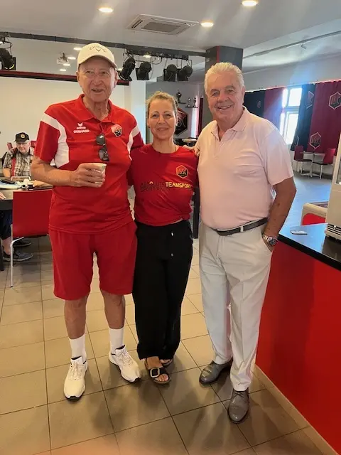 v.l.: 1. SSC Präsident Gerhard Gerhard Marischka, 1. SSC-Obmann Stellvertreterin Janine Kalchgruber und Austria Wien Legende Ferry Janotka.  | Foto: z.V.g.