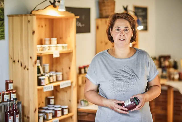 Bei Anita Heiderer gibt es Marmelade, Säfte, Sirupe &amp; Co. | Foto: zVg (Anita Heiderer)