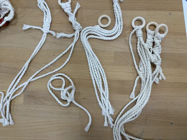 ANker-, Kreuz- und Spiralknoten: Die verschiedenen Grundknoten waren – mehr oder weniger – schnell gelernt.  | Foto: MeinBezirk