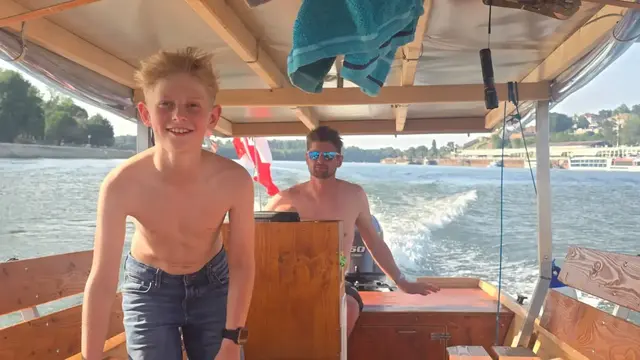 Christian Winkler und Sohn Raphael fuhren mit einem selbstgebauten Boot von Passau bis ans Schwarze Meer. | Foto: Winkler