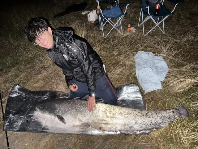Benedikt Siegl (18) mit dem 1,71 Meter langen Fang. | Foto: Brandtner/privat