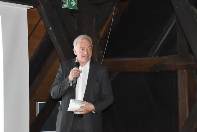 Bezirkshauptmann Heinz Pansi begrüßte die zahlreichen Gäste im Gailtal Museum in Möderndorf. | Foto: MeinBezirk/Carmen Rienzner