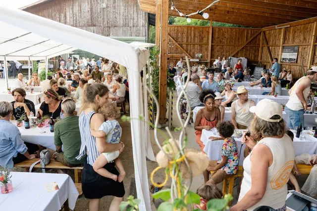 Zahlreiche Besucherinnen und Besucher feierten das Jubiläum beim Hoffest am Jaklhof in Kainbach bei Graz. | Foto: Johannes Ambrosch