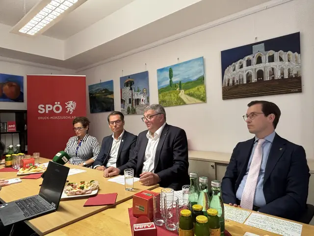 Gemeinesamer Pressetermin in Kapfenberg: Vize-Bürgermeisterin Monika Vukelic-Auer, Bürgermeister Matthäus Bachernegg, Staatssekretär und Bezirksvorsitzender Jörg Leichtfried und LAbg. Stefan Hofer. | Foto: MeinBezirk/Angelika Kern