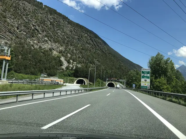 Im Milser Tunnel in Schönwies kam es zu einem Auffahrunfall mit fünf Fahrzeugen. | Foto: Othmar Kolp