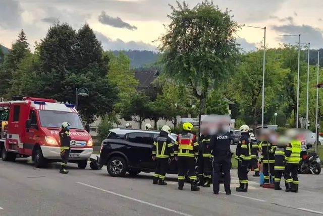 Der 53-jährige Autofahrer dürfte den entgegenkommenden Motorradfahrer beim Abbiegen nach eigenen Angaben übersehen haben. | Foto: Freiwillige Feuerwehr Keutschach am See