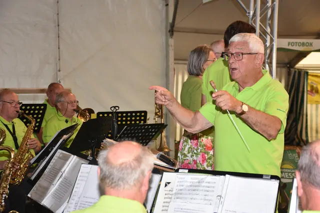 Mit dem Bezirkswandertag des Seniorenbunds, der Senioren-Bezirksmusikkapelle und einem Kindernachmittag startete das Strudengauer Volksfest in das Festwochenende. Leiter Karl Grufeneder. | Foto: Robert Zinterhof