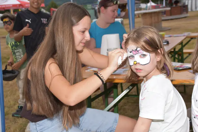 Mit dem Bezirkswandertag des Seniorenbunds, der Senioren-Bezirksmusikkapelle und einem Kindernachmittag startete das Strudengauer Volksfest in das Festwochenende. | Foto: Robert Zinterhof