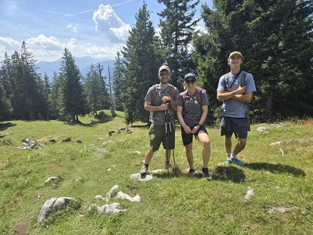 Begehung und Besichtigung der Almflächen auf der Achselkopfalm in Innsbruck mit dem  Landwirt Josef Kuen und der Schutzgebietsbetreuung des Naturparks. | Foto: Susanne Aigner