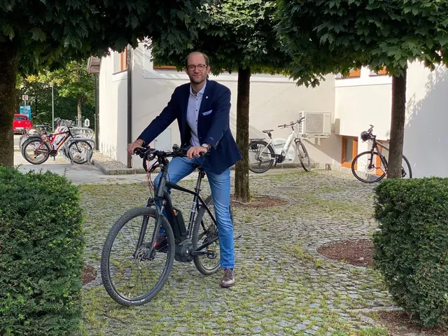 KEM-Manager Fabian Caesar Wenger freut sich über das große Interesse an den kostenlosen Fahrradchecks im Mattigtal. | Foto: KEM Mattigtal