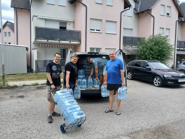 Die FPÖ Traismauer stellte für die betroffenen Bewohner eine Wasserspende bereit, eine weitere Aktion soll folgen. | Foto: FPÖ