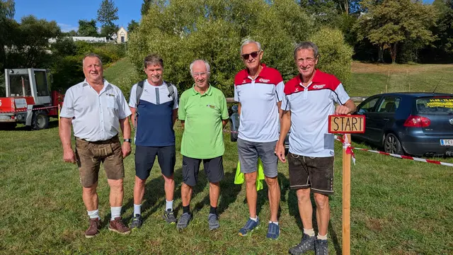Mit dem Bezirkswandertag des Seniorenbunds, der Senioren-Bezirksmusikkapelle und einem Kindernachmittag startete das Strudengauer Volksfest in das Festwochenende. | Foto: Andreas Furtlehner