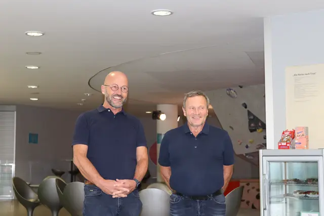Thomas Greuter mit dem Galtürer Bürgermeister Hermann Huber.  | Foto: Elisabeth Zangerl