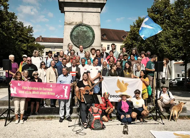 Kürzlich ging's für eine Jerusalemweg-Pilgergruppe durch das Innviertel und nach Niederbayern. Im Mittelpunkt stand dabei nicht allein das gemeinsame Pilgern. Im Rahmen des Interreg-People-to-People-Projekts AE-038 "Frieden unterwegs" wurde ein eigener Begegnungs- und Kooperationstag organisiert. | Foto: Franz Gruber
