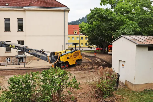Die Arbeiten zur Neugestaltung des Innenhofs haben am 17. August begonnen und sollen bis zum 4. September abgeschlossen sein. | Foto: StadtBruck