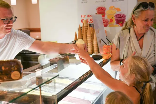 in Eis, das Bürgermeister Gerhard Lentschig für alle spendierte, sorgte für den passenden Abschluss des Nachmittags. | Foto: Julia Langstadlinger / Stadtgemeinde Horn