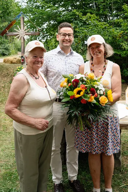 Auch Kainbachs Bürgermeister Matthias Hitl gratulierte zum Jubiläum am Jaklhof. | Foto: Johannes Ambrosch