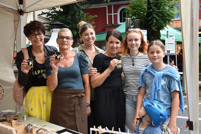 Beim Dämmershopping wurde die Hermagorer Innenstadt zur sommerlichen Flaniermeile mit Musik, Kulinarik und regionalen Angeboten. | Foto: MeinBezirk/Carmen Rienzner
