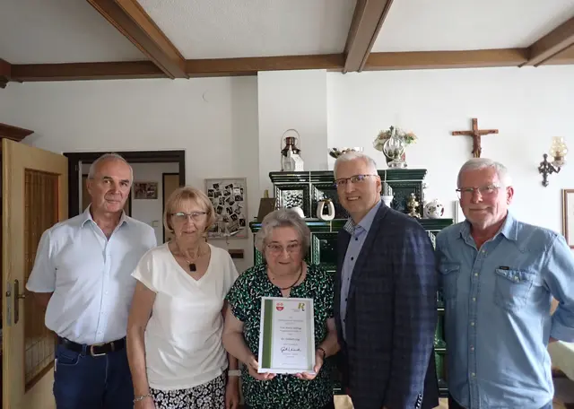 Erich Binder, Veronika Vrzal, Maria Gießriegl, Bgm. Gerhard Wandl und OV Günther Wenzl. | Foto: Marktgemeinde Rastenfeld