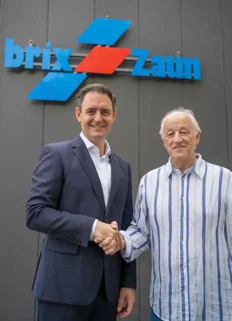 Maximilian Priglinger, Geschäftsführer der Priglinger Holding und  Reinhard Tiess, Geschäftsführer der Brix Zaun + Tor GmbH, anlässlich der Übernahme der Brix Gruppe durch die Priglinger Holding(v.l.)  | Foto: Biohort