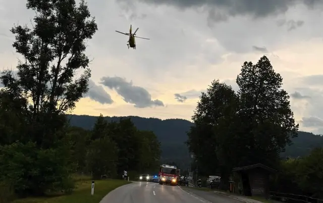 Der schwerverletzte Motorradlenker wurde mit dem Hubschrauber ins Krankenhaus gebracht.  | Foto: Freiwillige Feuerwehr Keutschach am See