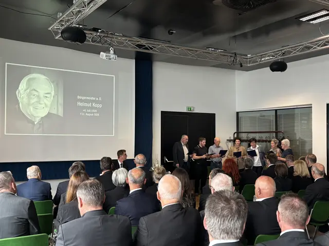 Das offizielle Telfs erwies dem verstorbenen Ehrenbürger in einer Trauersitzung des Gemeinderates die gebührende Ehre. Musikalisch umrahmt wurde die Sitzung vom Liederkreis St. Georgen. | Foto: Georg Larcher / MeinBezirk