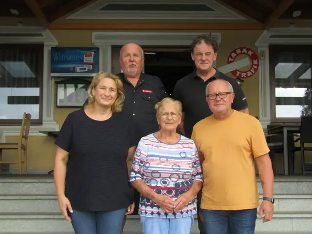 Familienbetrieb von links: Petra Spörk, Harald, Gertraud, Claus und Erwin Jaindl, von links | Foto: Peter Sattler