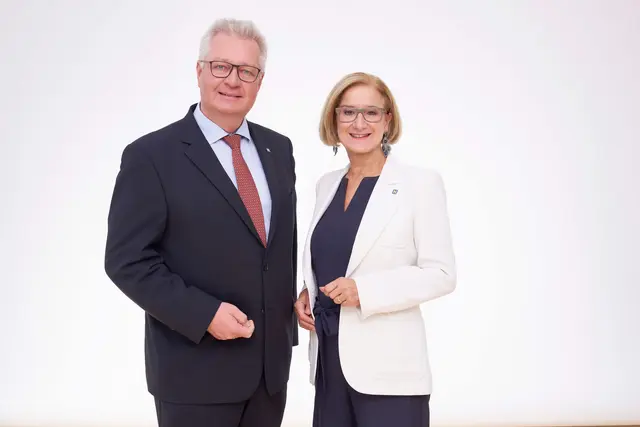 Landtagsabgeordneter Christoph Kainz  und Landeshauptfrau Johanna Mikl-Leitner. | Foto: VPNÖ