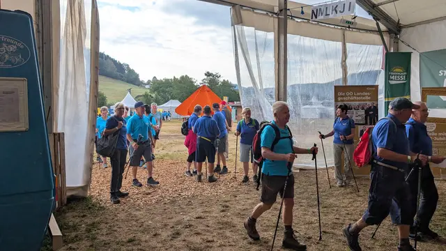 Mit dem Bezirkswandertag des Seniorenbunds, der Senioren-Bezirksmusikkapelle und einem Kindernachmittag startete das Strudengauer Volksfest in das Festwochenende. | Foto: Andreas Furtlehner
