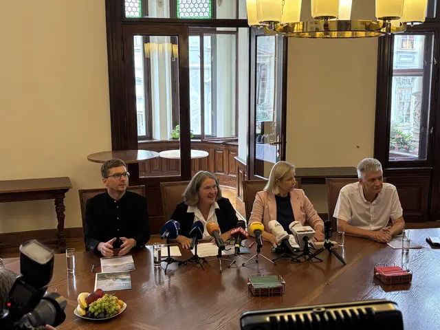 So sieht die neue Koalitionsspitze der Stadt Graz aus: Robert Krotzer, Elke Kahr, Judith Schwentner und Manfred Eber (v. l.). | Foto: MeinBezirk/Kropac