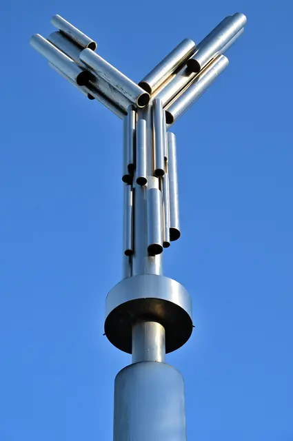 St. Pölten, Nordbrücke: "Y", Metall | Foto: Hans-Peter Kriener