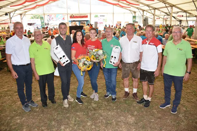 Mit dem Bezirkswandertag des Seniorenbunds, der Senioren-Bezirksmusikkapelle und einem Kindernachmittag startete das Strudengauer Volksfest in das Festwochenende. | Foto: Robert Zinterhof