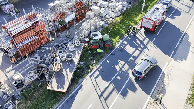 Die B154 Mondsee Straße war während der Arbeiten teilweise gesperrt oder nur einspurig befahrbar.  | Foto: C. Stoxreiter