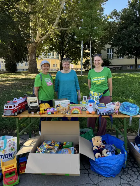 Almud Auner, Klubobfrau der Grünen Meidling (m.) freut sich auf den Kindersachenflohmarkt. | Foto: Grüne Meidling