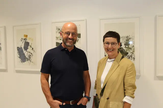 Künstler Thomas Greuter mit seiner Frau Bettina.  | Foto: Elisabeth Zangerl