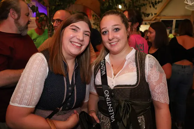 Carina und Tanja haben richtig viel Spass. | Foto: Markus Bäumler/zema-medien.de