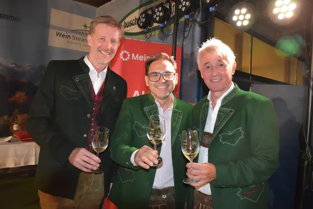 Landesweinbaudirektor Martin Palz mit Stefan Potzinger (Wein Steiermark) und dem Obmann der Steirischen Weinwoche Werner Luttenberger | Foto: MeinBezirk/W. Fischer