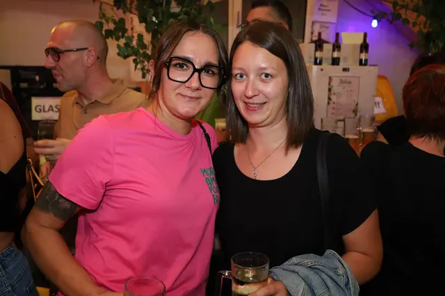 Jasmin und Eva taugt's auf dem Wiesenfest in Schulleredt. | Foto: Markus Bäumler/zema-medien.de